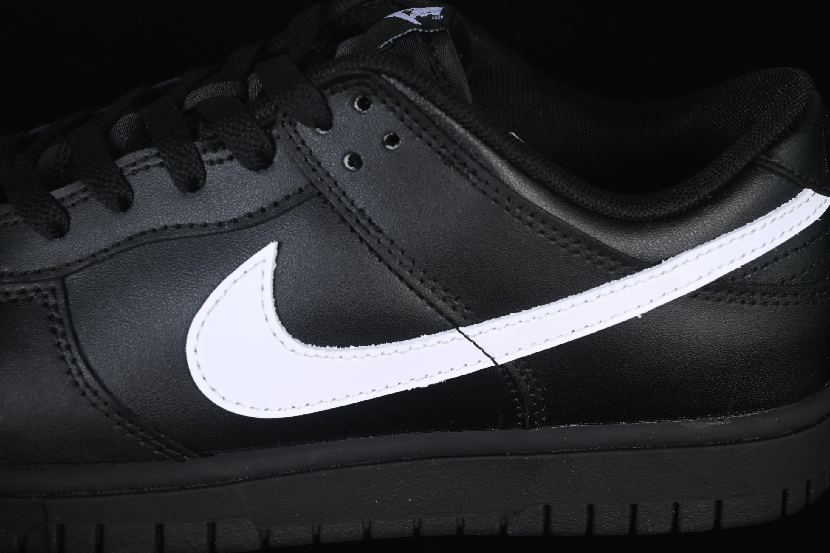 All Categories Nk SB Dunk Series Nk SB Dunk Low Low-top sneakers Nike SB Dunk Low All black and white hook Low-top casual sneakers IO7606-010